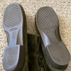 Green Aerosole booties, size 8 1/2.